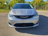 Thumbnail of 2017 Billet Silver Metallic Clearcoat Chrysler Pacifica