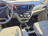 Thumbnail of 2017 Billet Silver Metallic Clearcoat Chrysler Pacifica