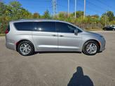 Thumbnail of 2017 Billet Silver Metallic Clearcoat Chrysler Pacifica