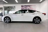 Thumbnail of 2022 Pearl White Tricoat Nissan Altima