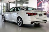 Thumbnail of 2022 Pearl White Tricoat Nissan Altima