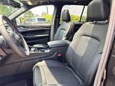 Thumbnail of 2025 Diamond Black Crystal Pearlcoat Jeep Grand Cherokee