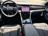 Thumbnail of 2025 Diamond Black Crystal Pearlcoat Jeep Grand Cherokee