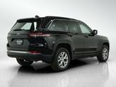 Thumbnail of 2022 Diamond Black Crystal Pearlcoat Jeep Grand Cherokee