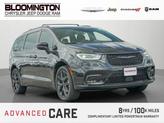 Photo of 2022 Brilliant Black Crystal Pearlcoat Chrysler Pacifica