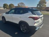 Thumbnail of 2022 Clear White/Black Roof Kia Seltos