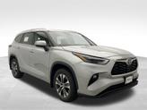 Thumbnail of 2022 Celestial Silver Metallic Toyota Highlander