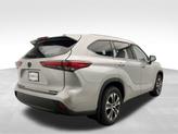 Thumbnail of 2022 Celestial Silver Metallic Toyota Highlander