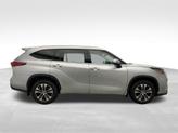 Thumbnail of 2022 Celestial Silver Metallic Toyota Highlander
