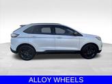 Thumbnail of 2018 White Platinum Ford Edge