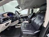 Thumbnail of 2017 Black Chrysler Pacifica