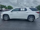Thumbnail of 2023 Iridescent Pearl Tricoat Chevrolet Traverse