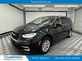 Photo of 2023 Brilliant Black Crystal Pearlcoat Chrysler Pacifica