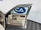 Thumbnail of 2005 WHITE Lincoln Town Car