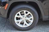 Thumbnail of 2023 Diamond Black Crystal Pearlcoat Jeep Grand Cherokee