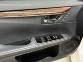 Thumbnail of 2017 Eminent White Pearl Lexus ES 350