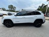 Thumbnail of 2018 Bright White Clearcoat Jeep Cherokee