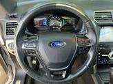 Thumbnail of 2017 White Platinum Clearcoat Metallic Ford Explorer