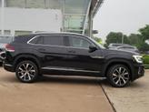 Thumbnail of 2025 Deep Black Pearl Effect Volkswagen Atlas Cross Sport