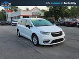 Photo of 2024 Bright White Clearcoat Chrysler Pacifica
