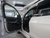 Thumbnail of 2022 Mineral White Metallic BMW X7