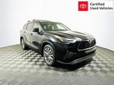 Photo of 2022 Midnight Black Metallic Toyota Highlander