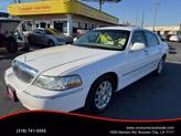Photo of 2010 Vibrant White Lincoln Town Car
