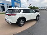 Thumbnail of 2022 Pearl White Tricoat Nissan Pathfinder