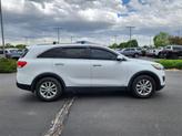 Thumbnail of 2016 Snow White Pearl Kia Sorento