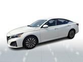 Thumbnail of 2023 Pearl White Tricoat Nissan Altima