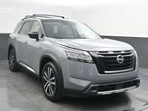 Photo of 2023 2 Tone Gray / Black Roof Nissan Pathfinder