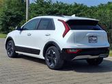 Thumbnail of 2025 Snow White Pearl Kia Niro EV