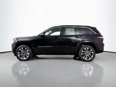Thumbnail of 2025 Diamond Black Crystal Pearlcoat Jeep Grand Cherokee