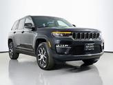 Photo of 2025 Diamond Black Crystal Pearlcoat Jeep Grand Cherokee