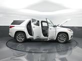 Thumbnail of 2020 Iridescent Pearl Tricoat Chevrolet Traverse