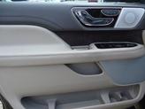 Thumbnail of 2022 Infinite Black Metallic Clearcoat Lincoln Navigator