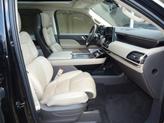 Thumbnail of 2022 Infinite Black Metallic Clearcoat Lincoln Navigator