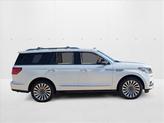 Thumbnail of 2018 White Platinum Metallic Tri-Coat Lincoln Navigator