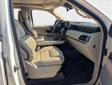 Thumbnail of 2018 White Platinum Metallic Tri-Coat Lincoln Navigator