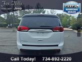 Thumbnail of 2017 Bright White Clearcoat Chrysler Pacifica