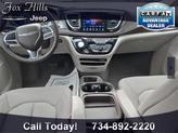 Thumbnail of 2017 Bright White Clearcoat Chrysler Pacifica