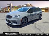 Photo of 2025 Ceramic Gray Clearcoat Chrysler Pacifica