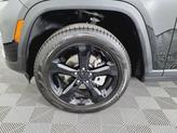 Thumbnail of 2023 Diamond Black Crystal Pearlcoat Jeep Grand Cherokee