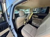 Thumbnail of 2018 Blizzard Pearl Toyota Highlander