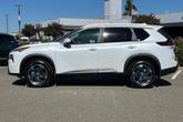 Thumbnail of 2026 Everest White Pearl Tricoat Nissan Rogue