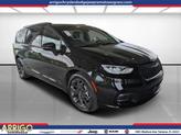 Photo of 2025 Diamond Black Crystal Pearlcoat Chrysler Pacifica
