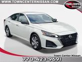 Photo of 2025 Glacier White Nissan Altima