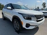 Thumbnail of 2023 Snow White Pearl Kia Seltos