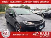 Photo of 2018 Brilliant Black Crystal Pearlcoat Chrysler Pacifica