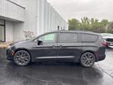 Thumbnail of 2018 Brilliant Black Crystal Pearlcoat Chrysler Pacifica